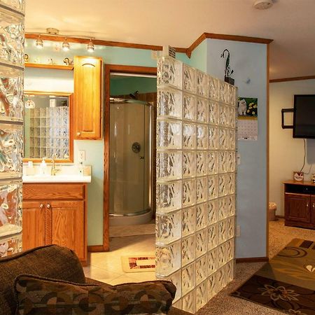 Shane Acres Country Inn Juneau Екстериор снимка