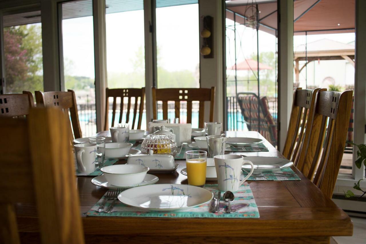 Shane Acres Country Inn Juneau Екстериор снимка