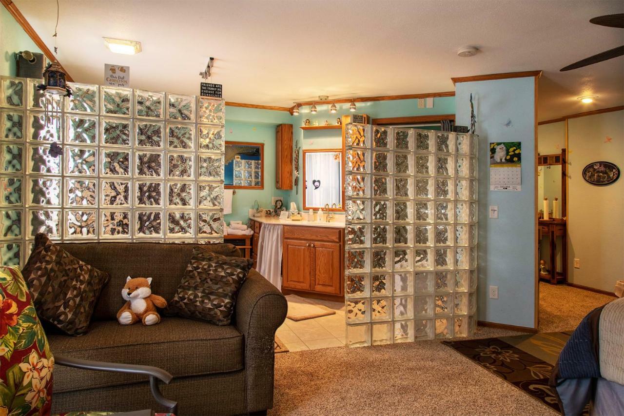 Shane Acres Country Inn Juneau Екстериор снимка