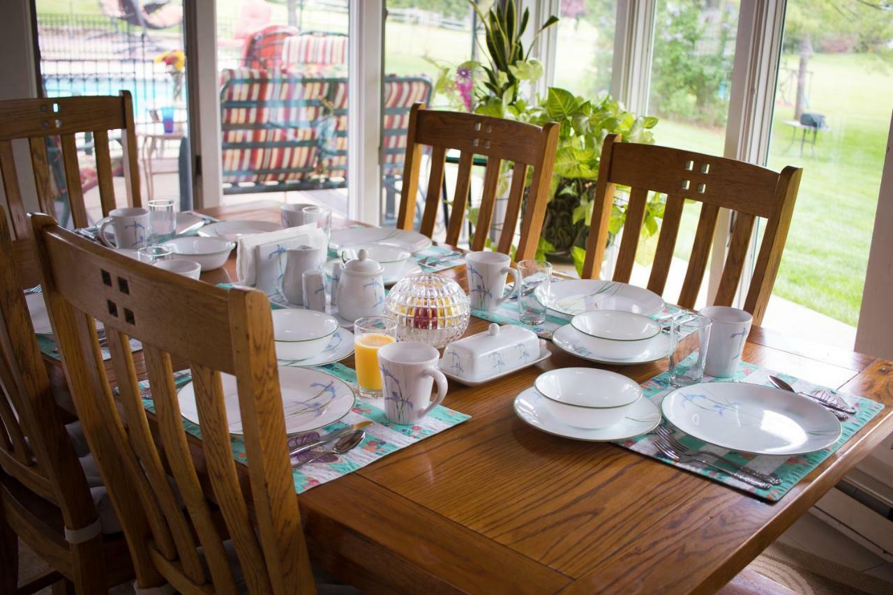 Shane Acres Country Inn Juneau Екстериор снимка