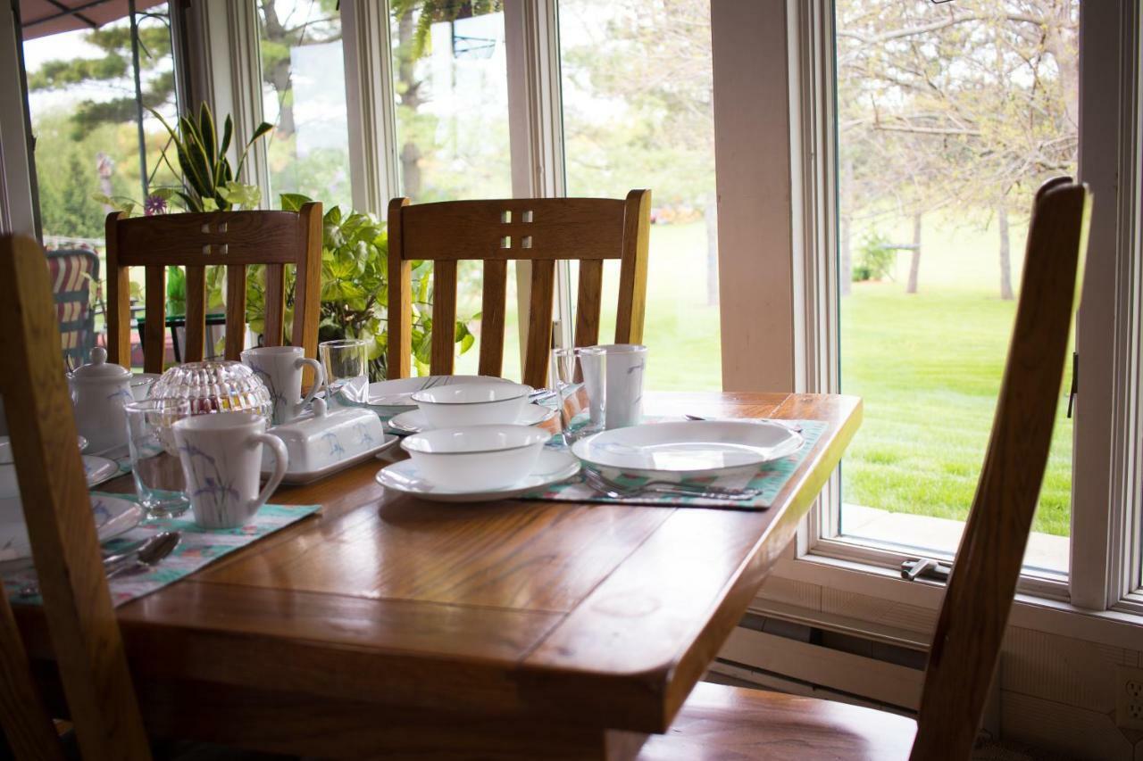 Shane Acres Country Inn Juneau Екстериор снимка